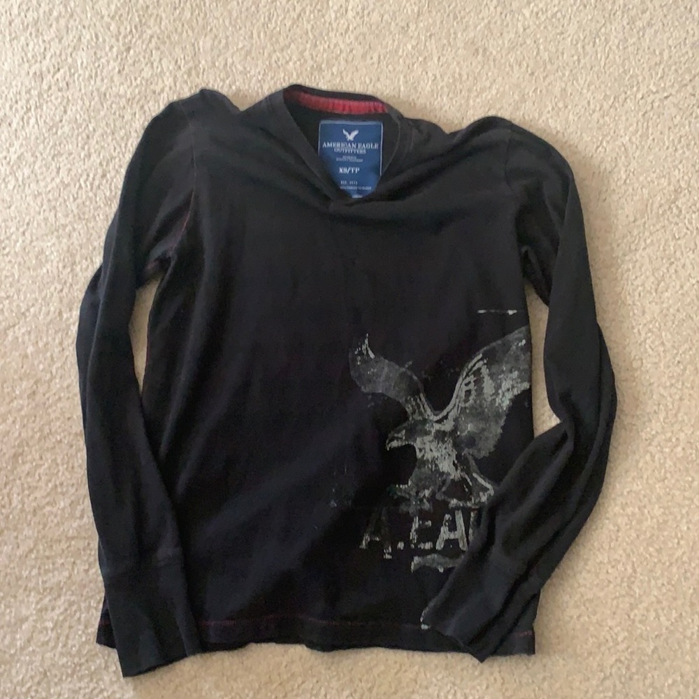 AE men’s XS long sleeve good condition.